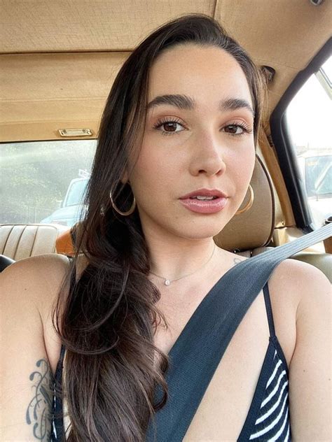 Karlee Grey .